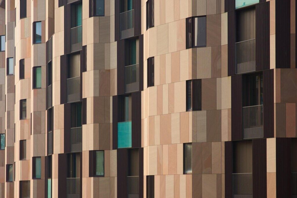 Pisos turísticos en comunidades de vecinos: Cómo defender tu edificio de la masificación